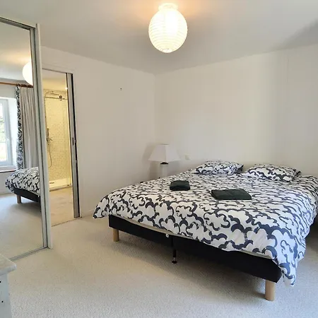 Vakantiehuis Le Couvent, Grande Maison En Pierre Avec Jardin *
