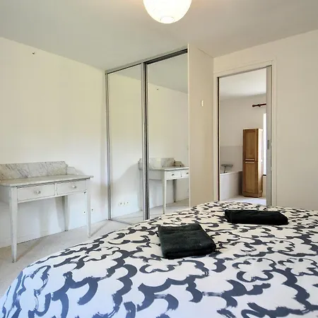 Le Couvent, Grande Maison En Pierre Avec Jardin Vakantiehuis