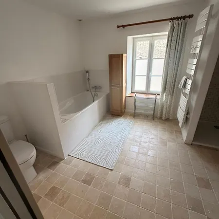 Vakantiehuis Le Couvent, Grande Maison En Pierre Avec Jardin *